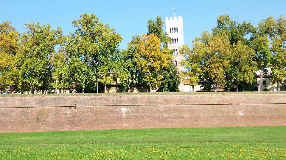 Lucca, the city walls